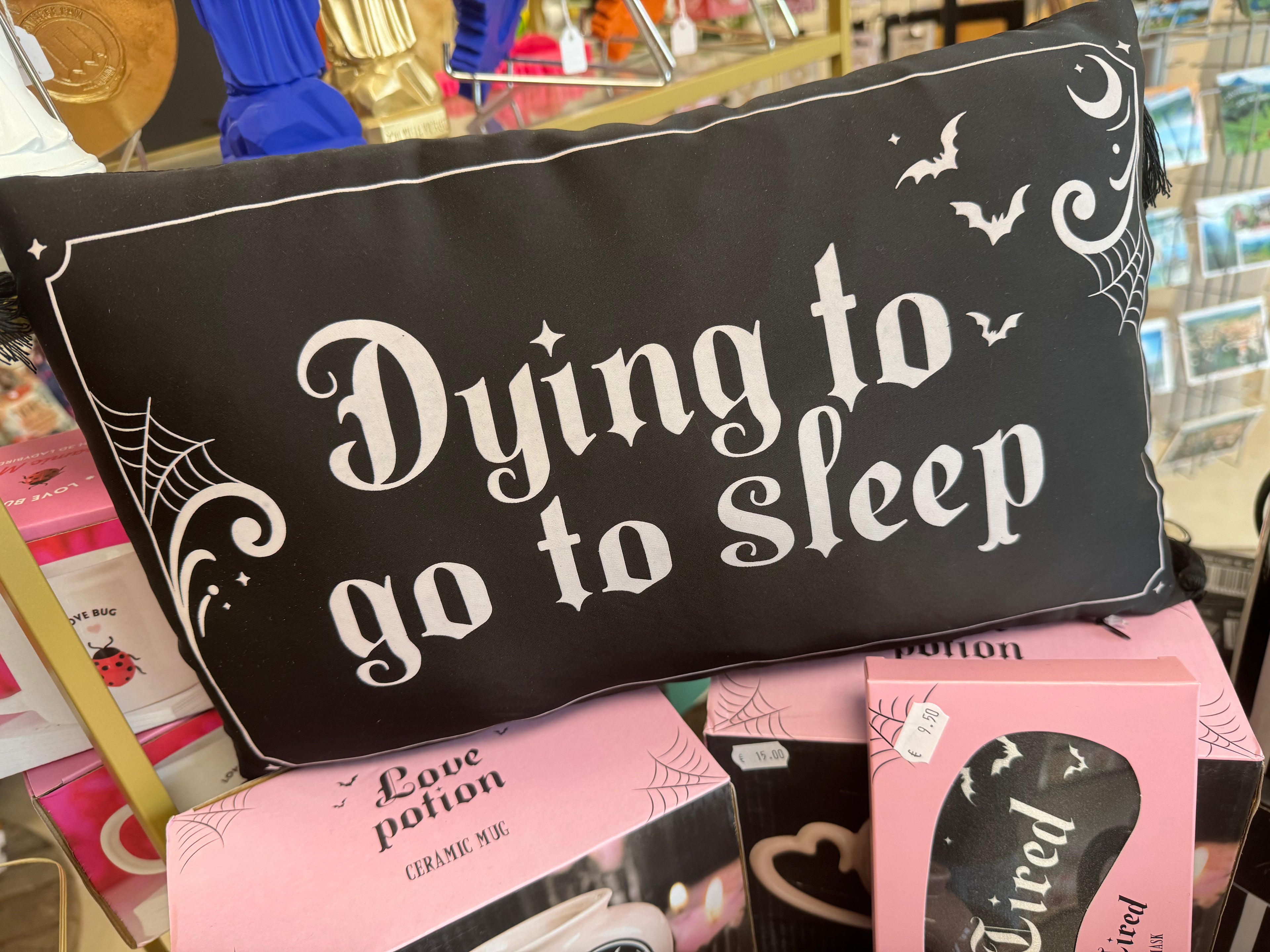 Coussin "Dying to go to sleep"